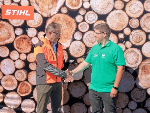 Rászorulóknak ajánlották fel a tűzifát a STIHL fakitermelő versenyén